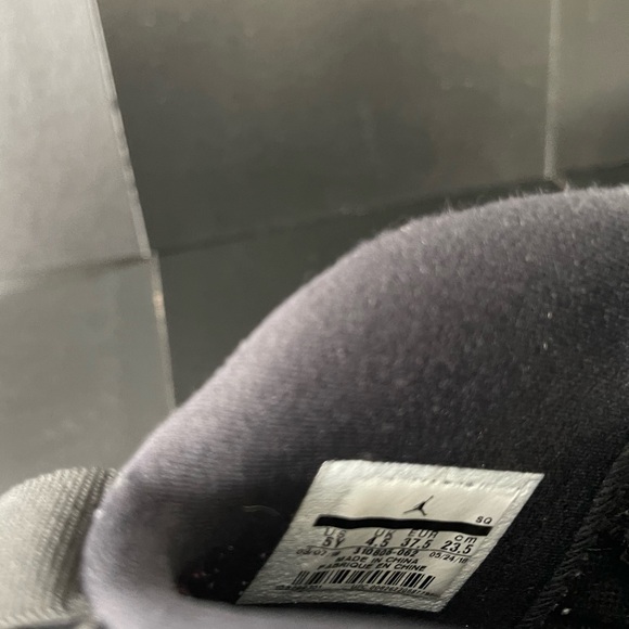 Boys US 5y Nike Air Retro Cement Smoke Gray 310806-062 sneakers - Picture 12 of 12